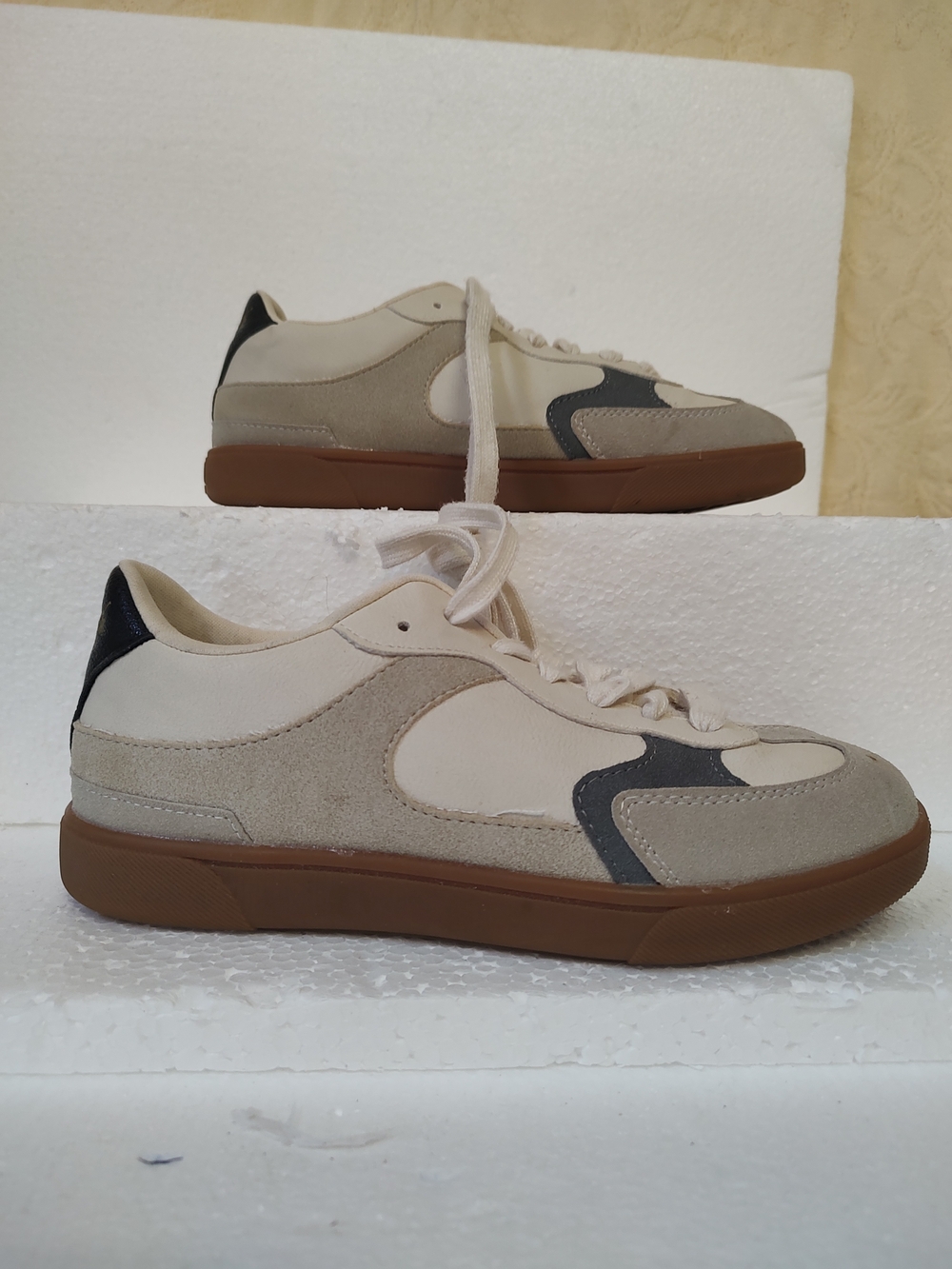 Women's Malibu Blowfish Sneakers Size 7